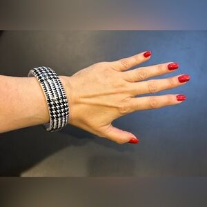 RARE Barbie Official 2010 Women’s Plastic Houndstooth Mattel Bangle Bracelet